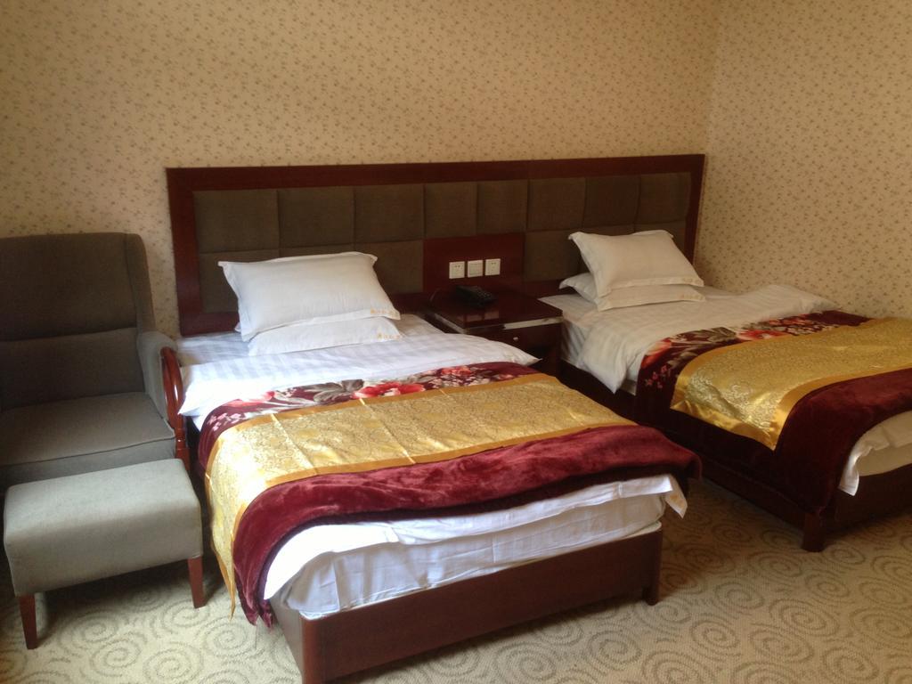 Jiuzhaigou Man Jiang Hong Hotel Room photo