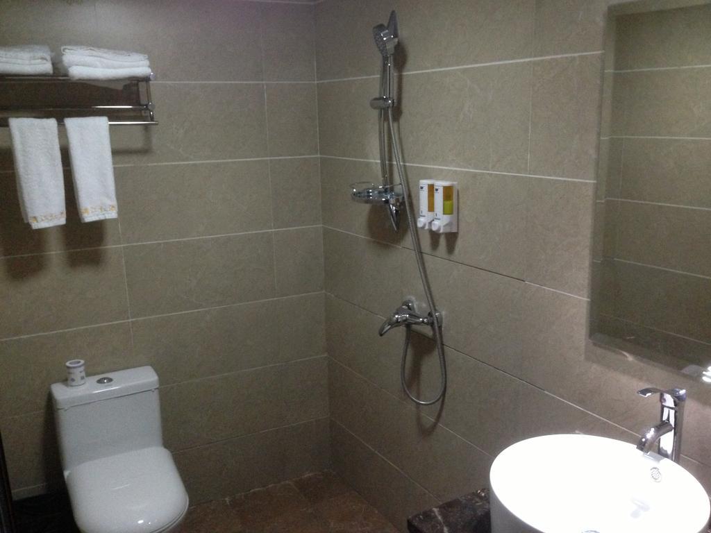 Jiuzhaigou Man Jiang Hong Hotel Room photo